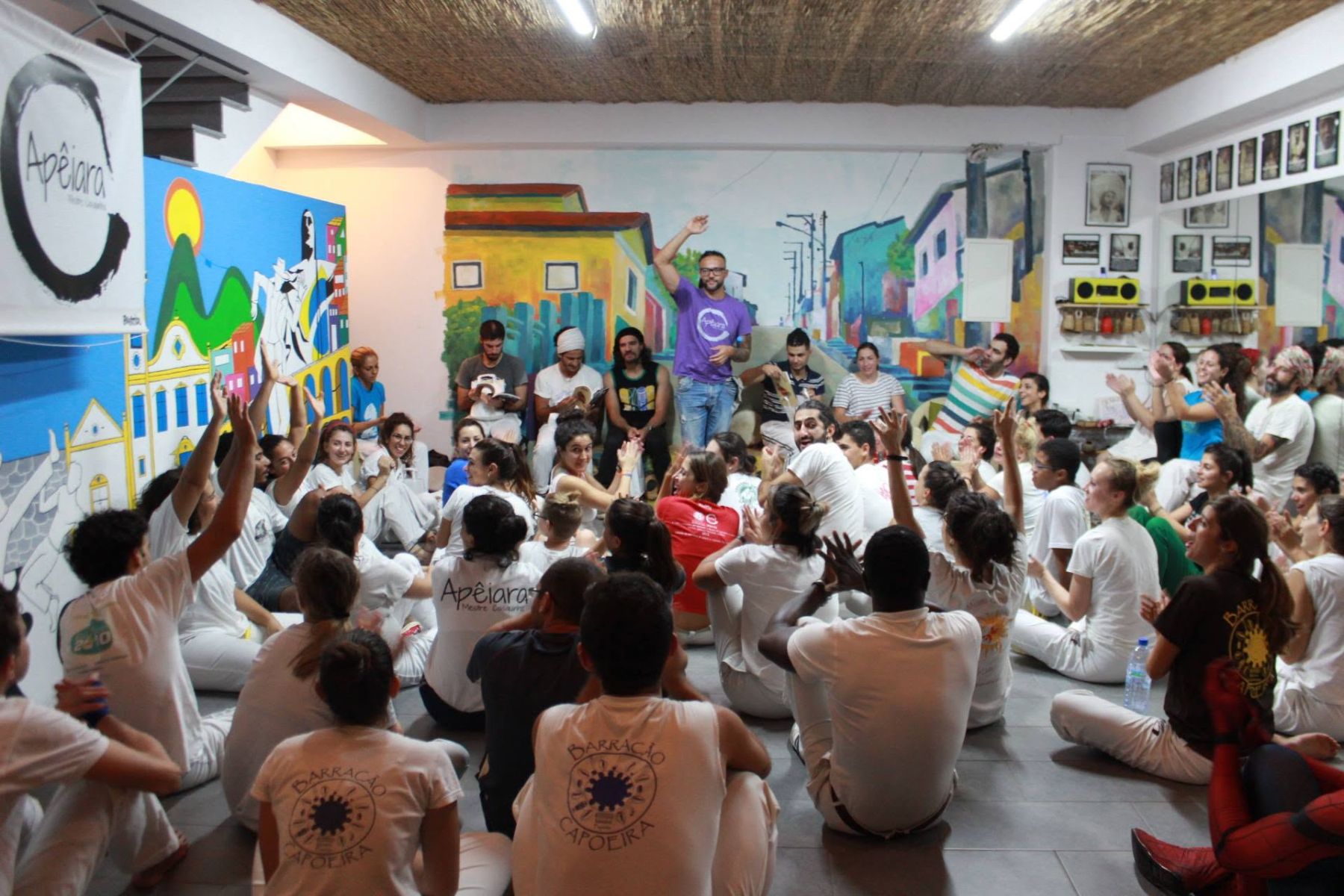 Mestre Casquinha with Apêiara students gathered at the academy