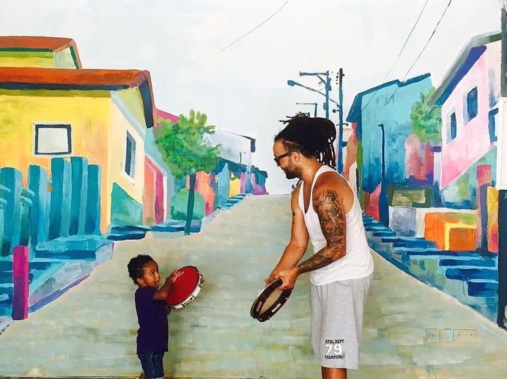 Mestre Casquinha and a child playing pandeiros